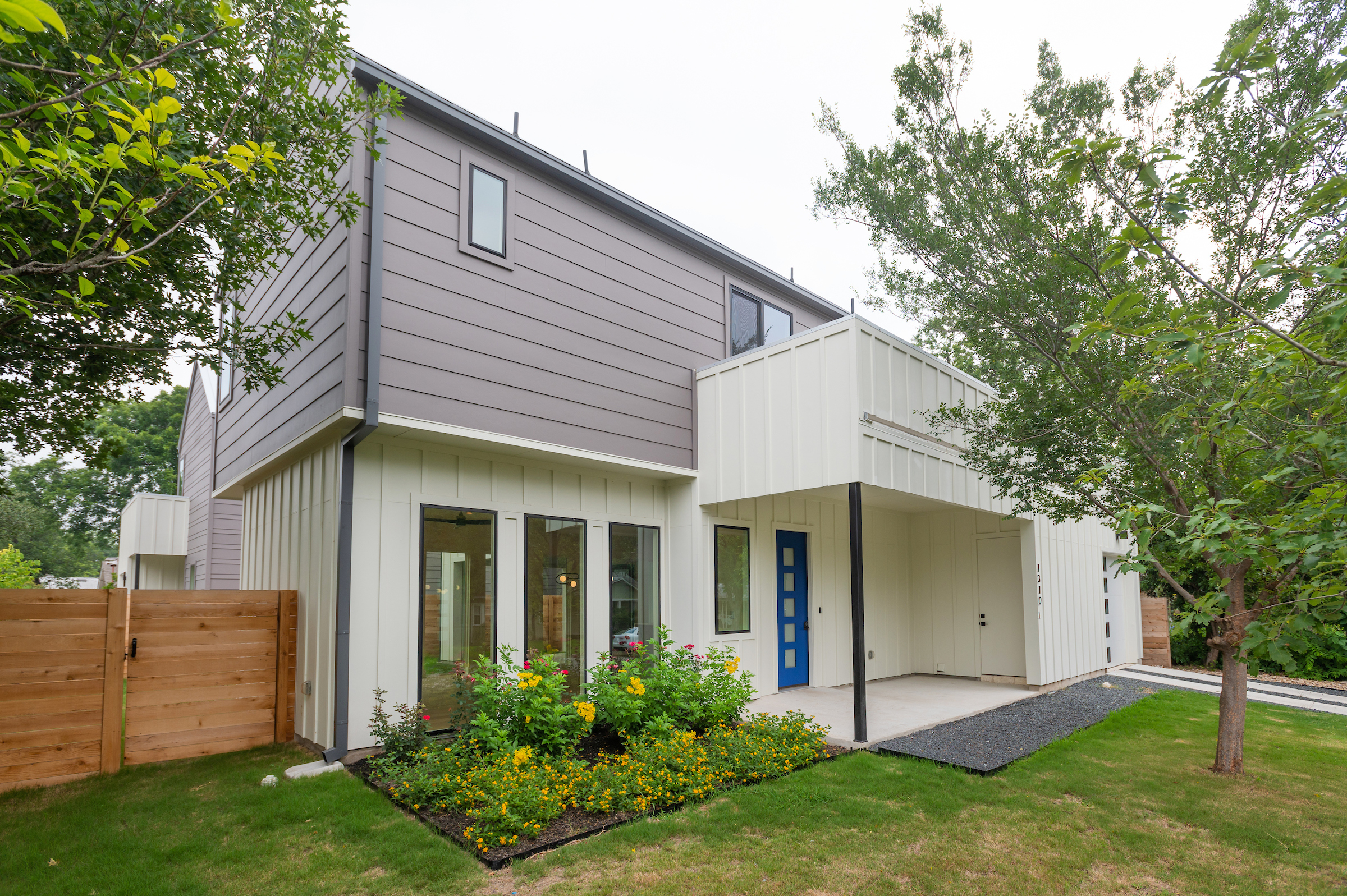 a%20well-manicured%20home%20exterior a%20well-manicured%20home%20exterior